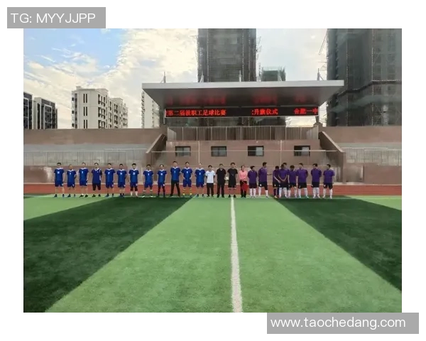 左脚足球球星转会动态分析：从昔日辉煌到新征程的挑战与机遇