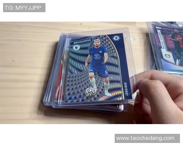 新手入门必备足球球星卡原盒推荐适合各类玩家收藏和投资