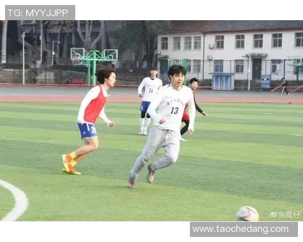 野球场上崛起的足球天才如何从街头到绿茵场挑战职业梦想